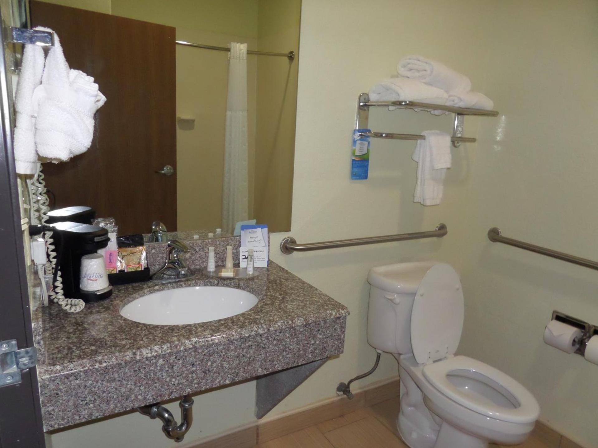 Baymont by Wyndham Pearsall photo 33