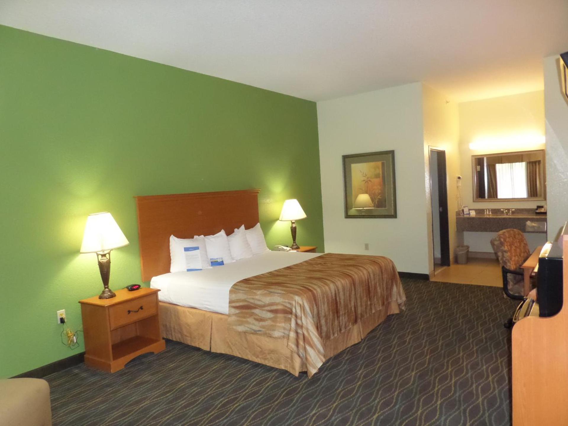 Baymont by Wyndham Pearsall photo 11