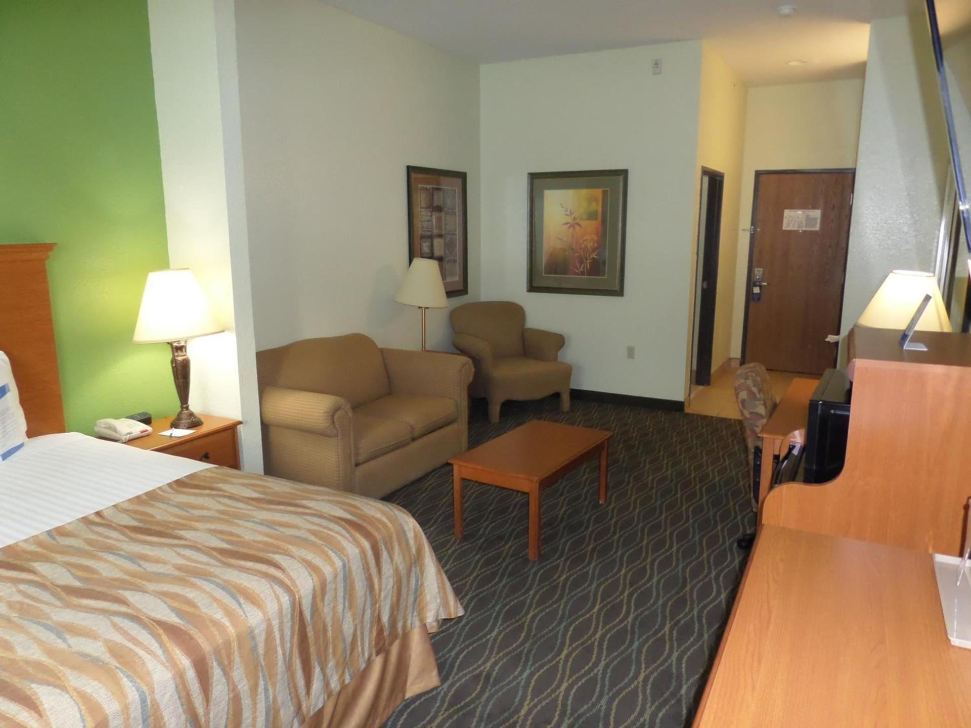 Baymont by Wyndham Pearsall photo 42