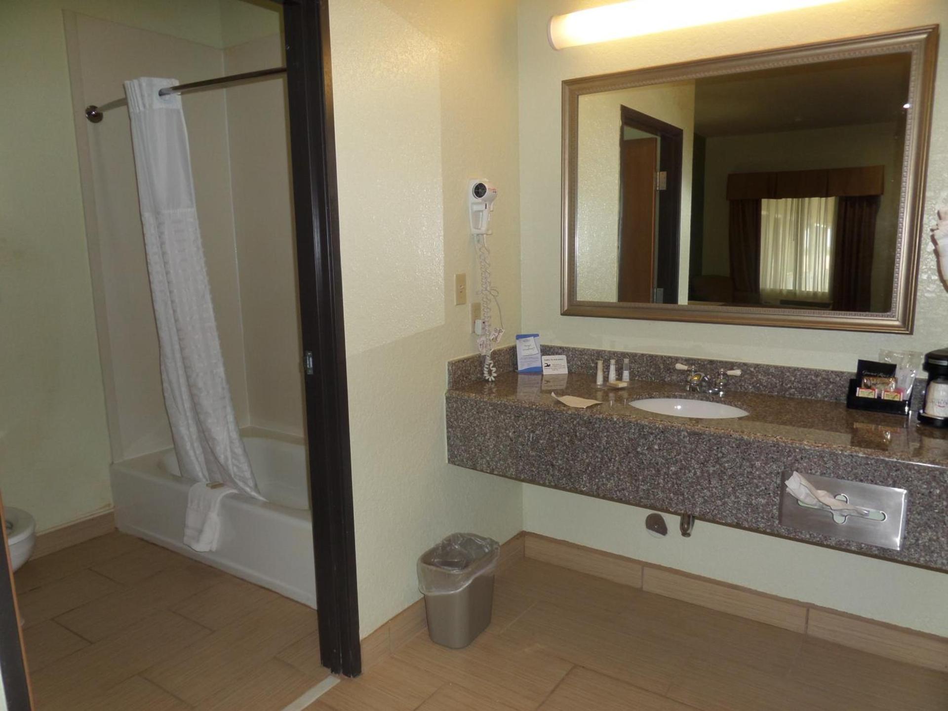 Baymont by Wyndham Pearsall photo 43