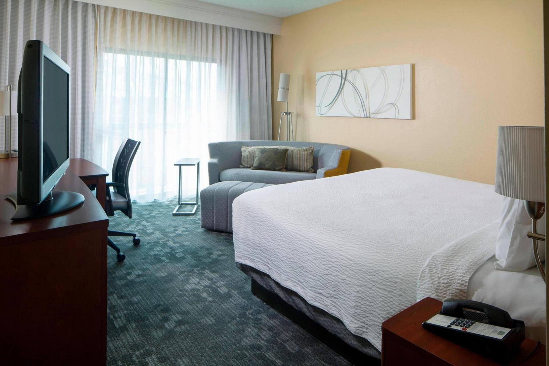 Courtyard by Marriott Huntsville University Drive photo 12