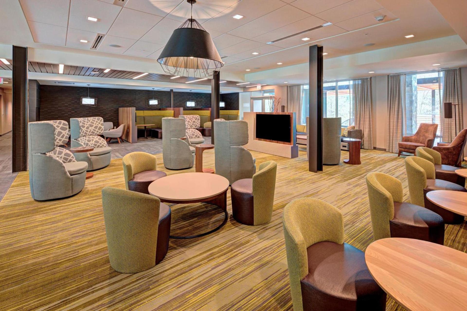 Courtyard by Marriott Appleton Riverfront photo 4