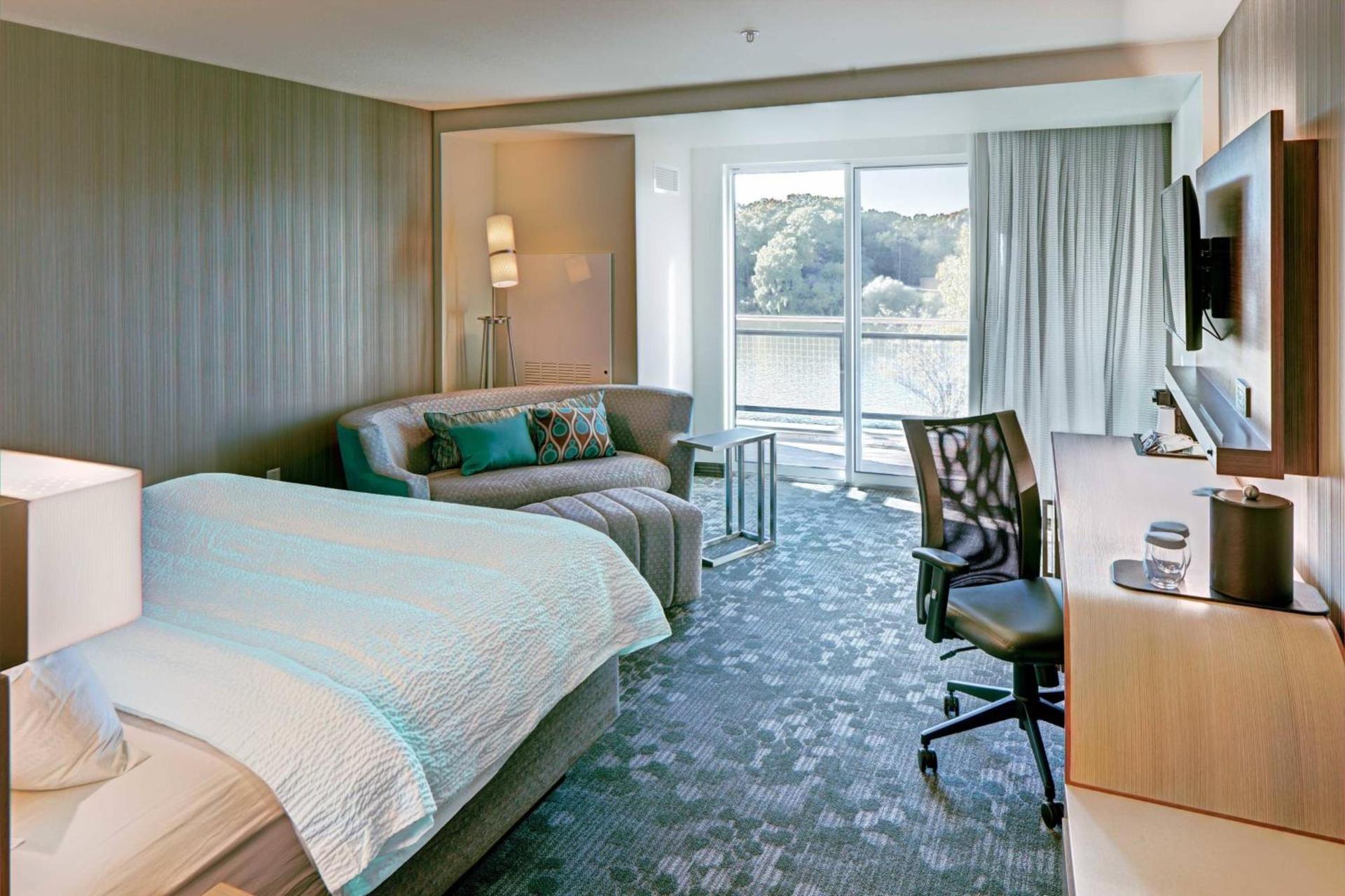 Courtyard by Marriott Appleton Riverfront photo 9