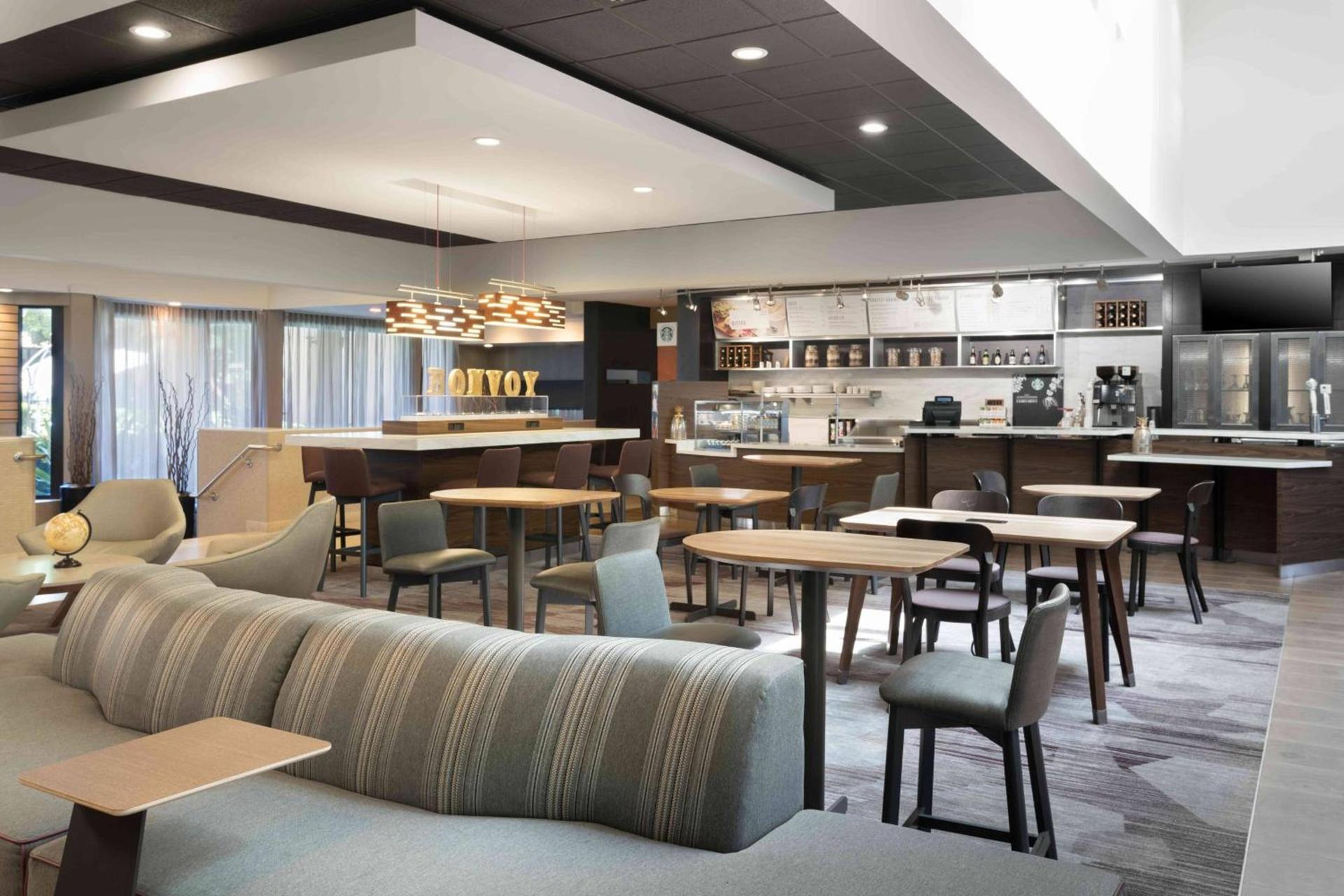 Courtyard Miami Airport West Doral photo 18