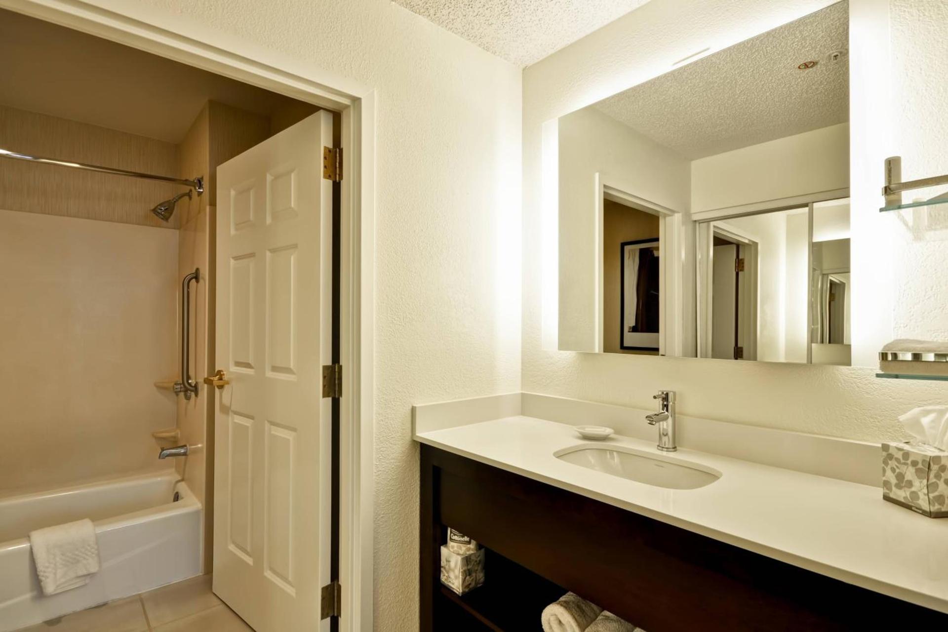 Residence Inn by Marriott Jacksonville Airport photo 18