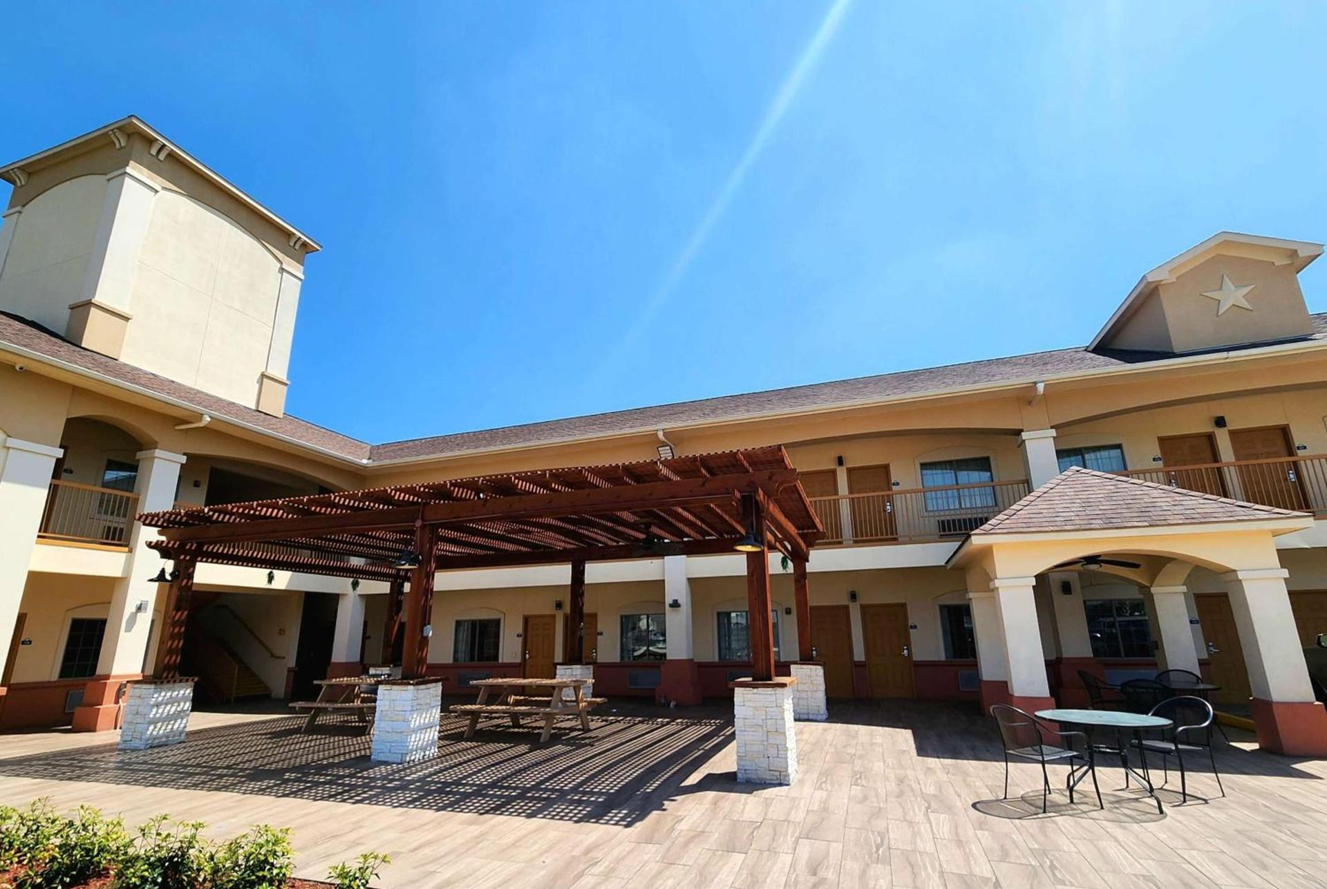 Days Inn by Wyndham Humble/Houston Intercontinental Airport photo 38