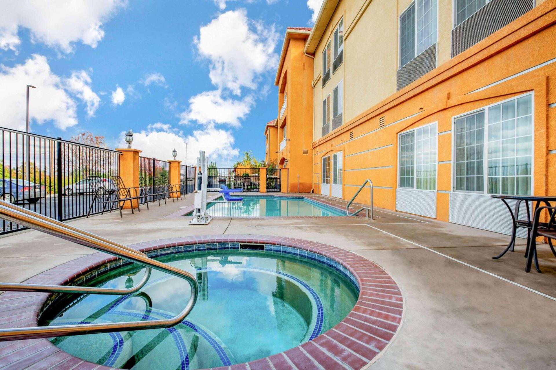 La Quinta by Wyndham Fowler photo 19