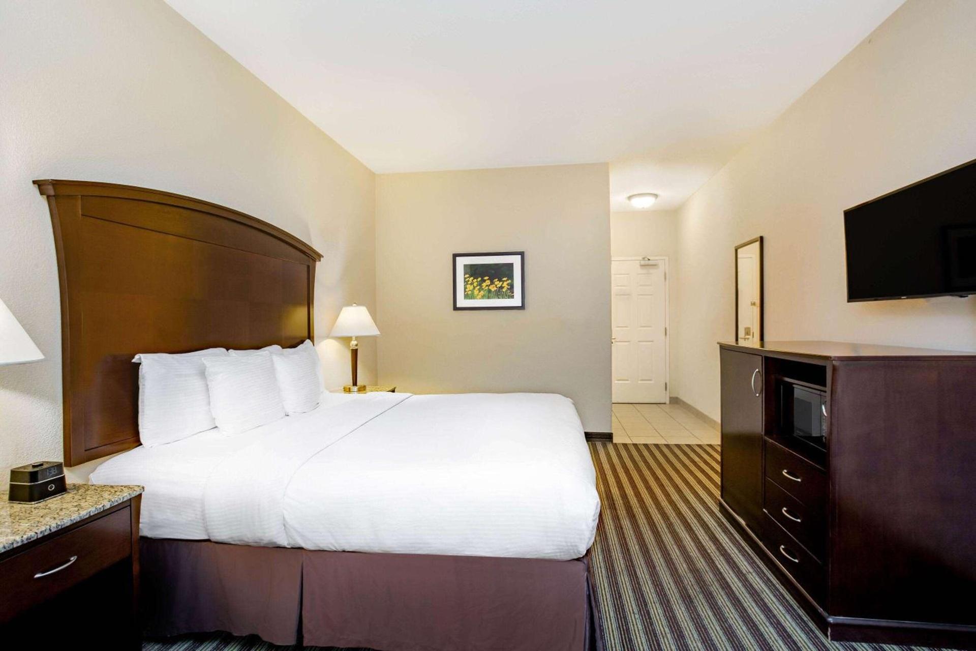 La Quinta by Wyndham Fowler photo 26