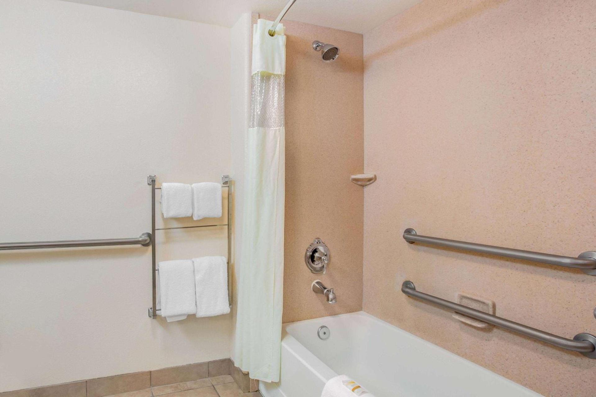 La Quinta by Wyndham Fowler photo 32