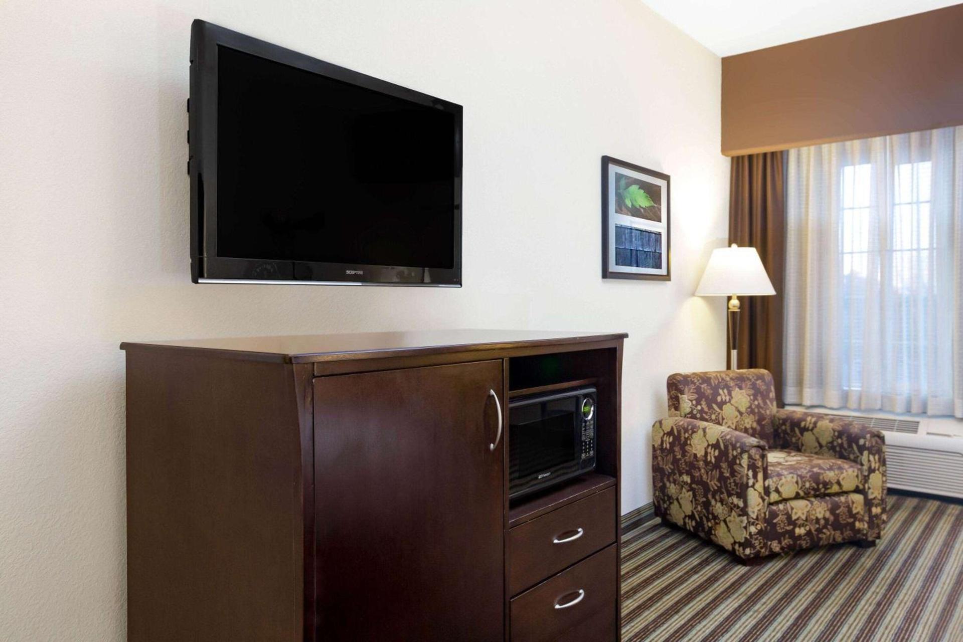 La Quinta by Wyndham Fowler photo 35