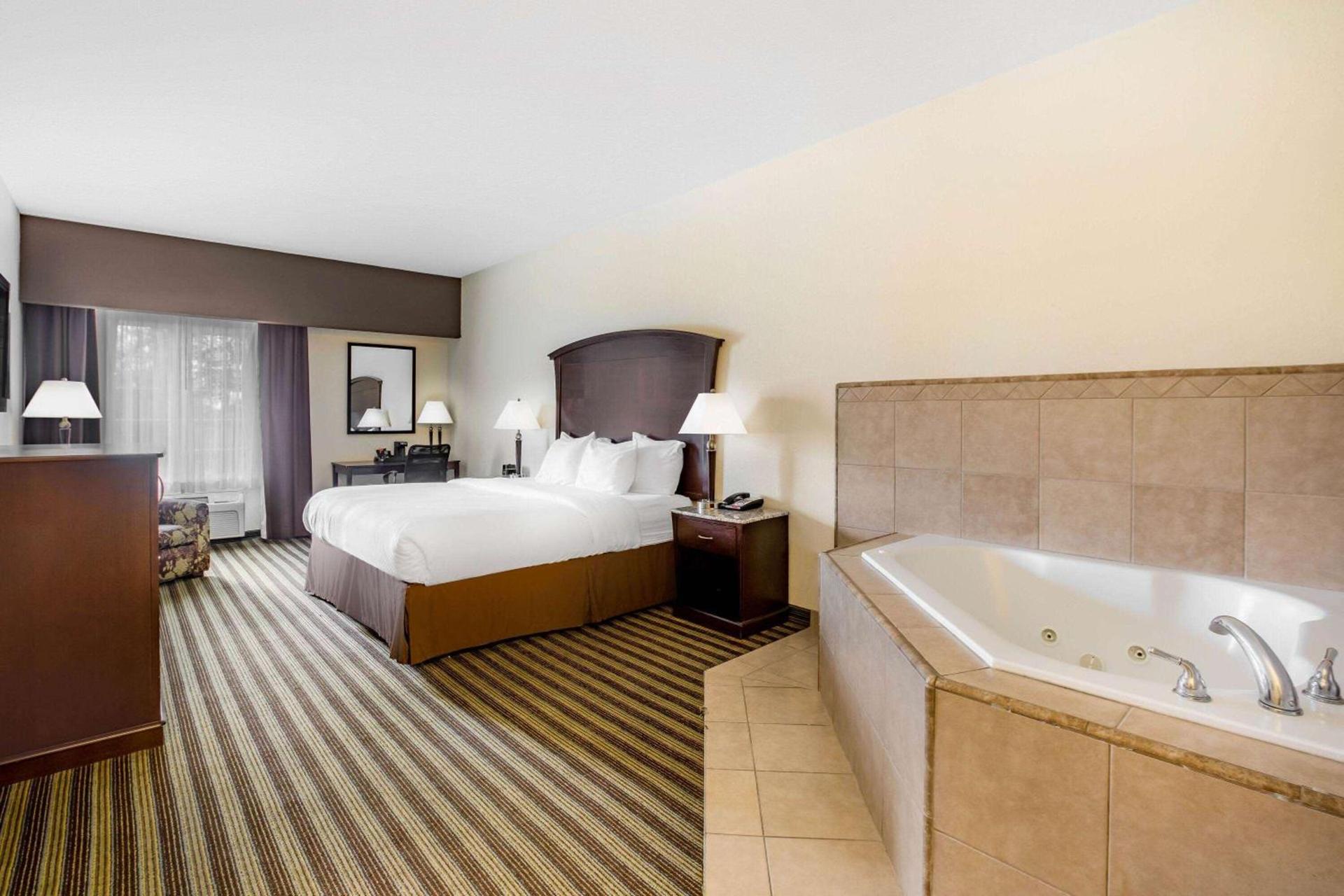 La Quinta by Wyndham Fowler photo 40