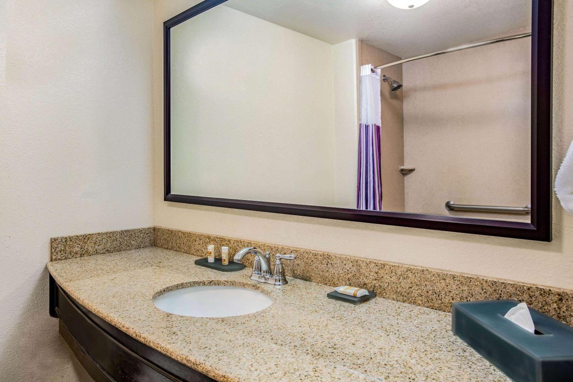 La Quinta by Wyndham Fowler photo 37