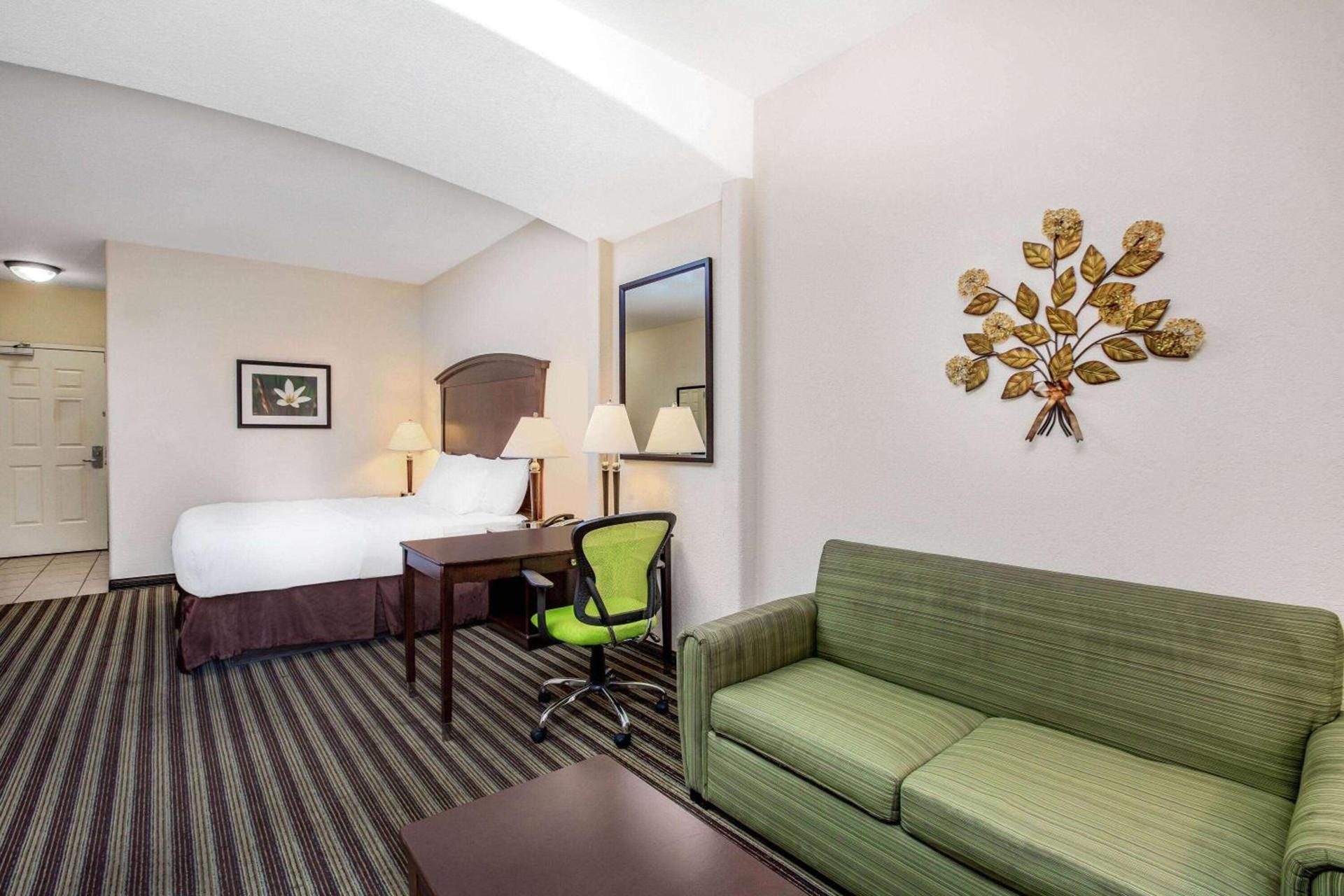 La Quinta by Wyndham Fowler photo 42