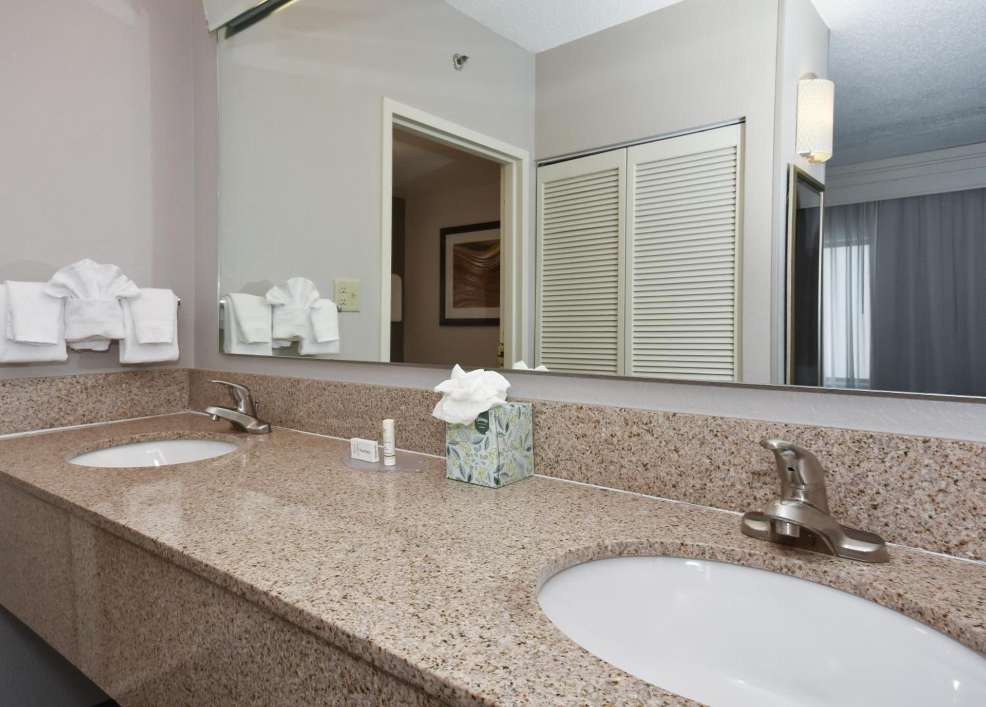 Courtyard by Marriott Charlotte Matthews photo 11