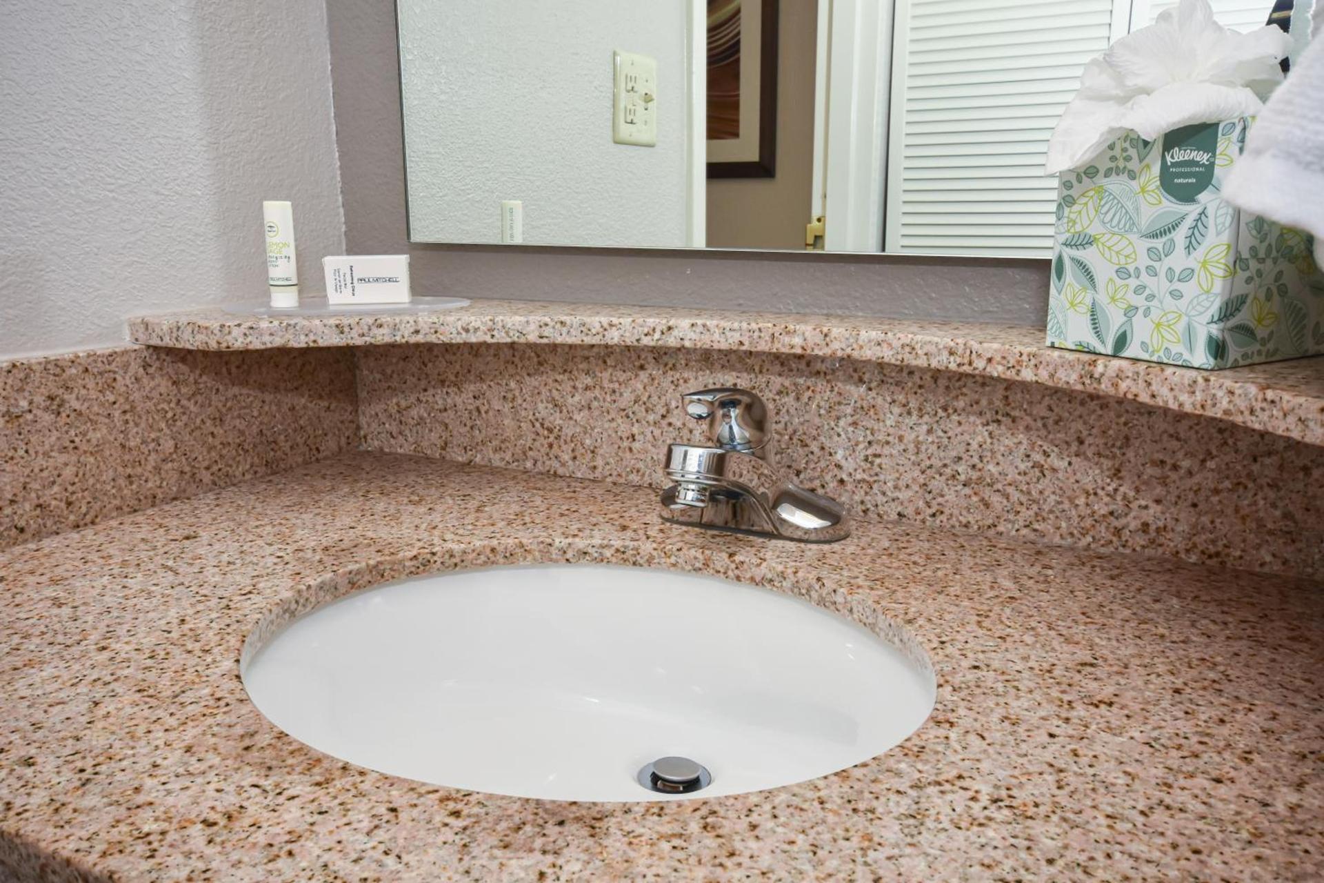 Courtyard by Marriott Charlotte Matthews photo 19