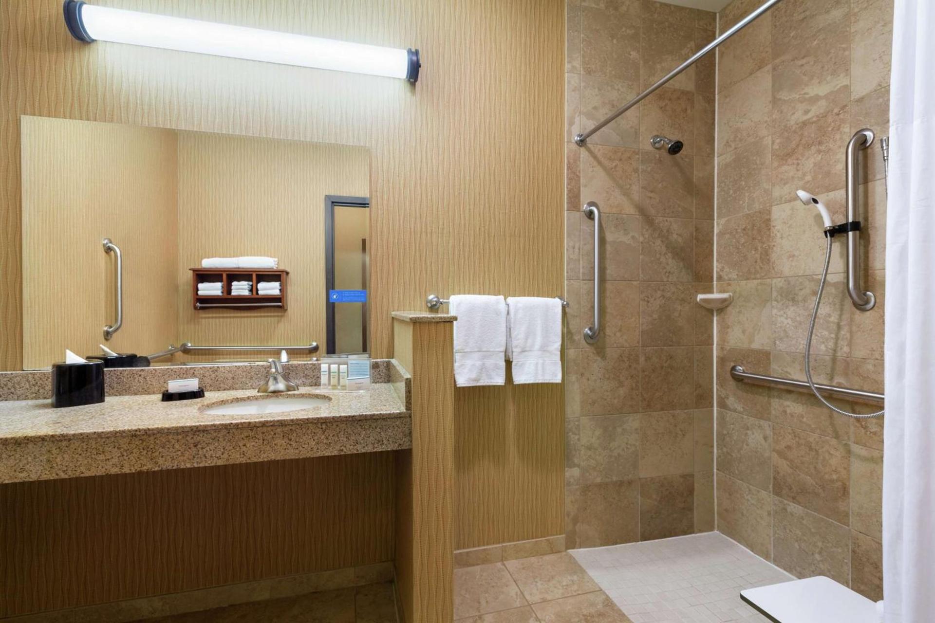 Hampton Inn Abilene photo 17