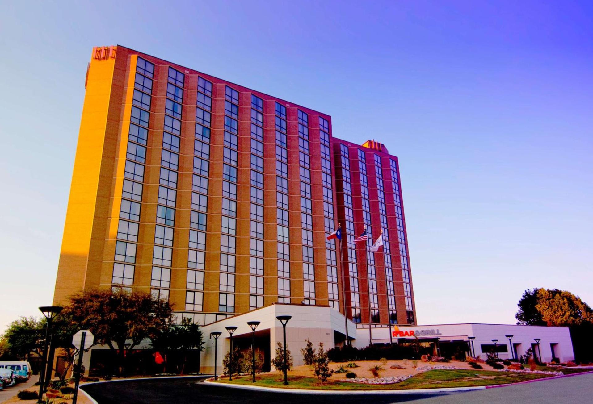 Hilton Arlington photo 1