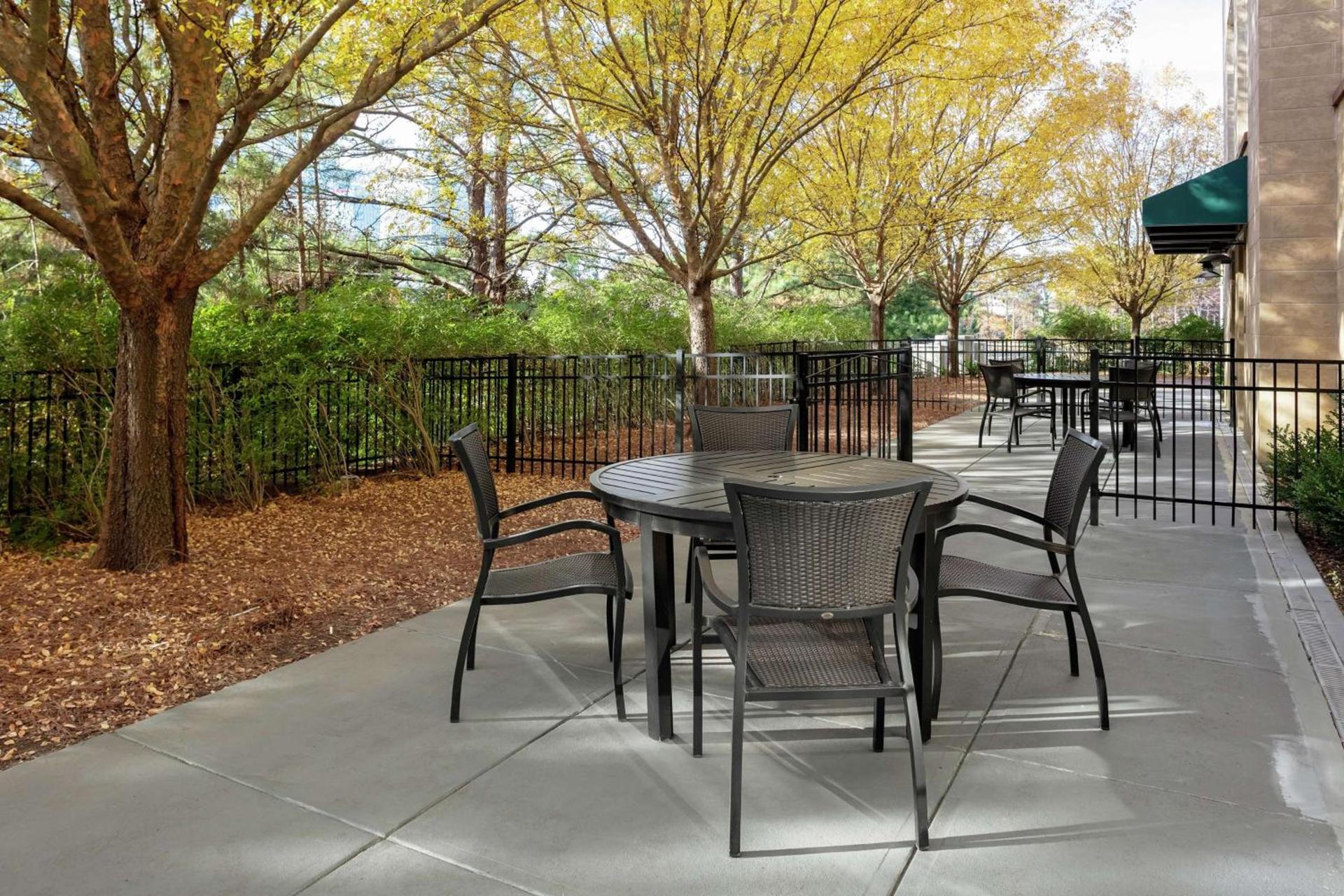 Hilton Garden Inn Atlanta Perimeter Center photo 3
