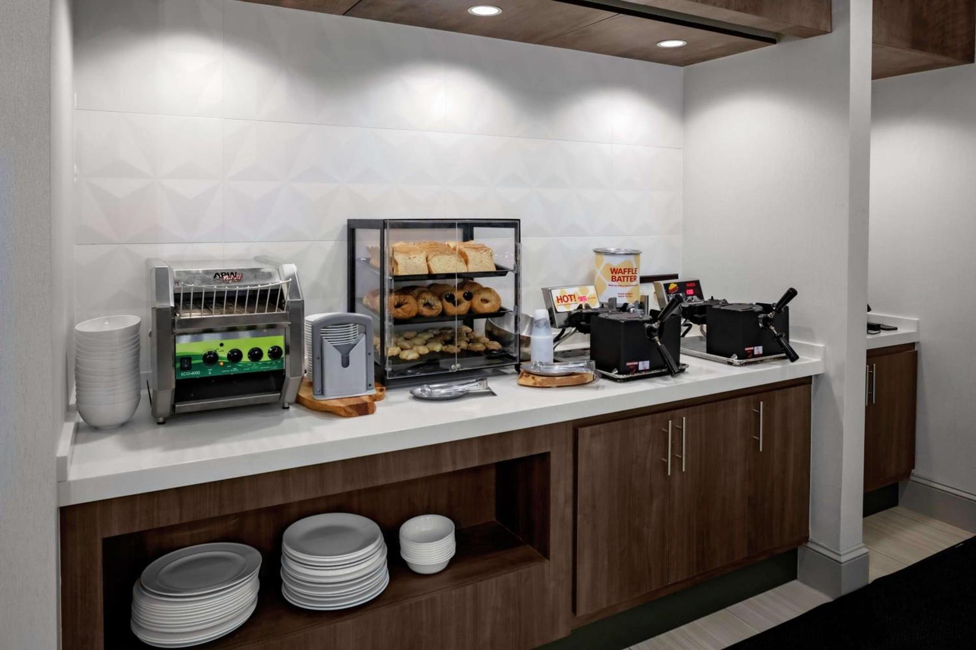 Hilton Garden Inn Atlanta Perimeter Center photo 10