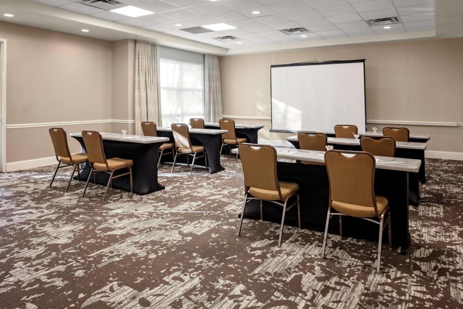 Hilton Garden Inn Atlanta Perimeter Center photo 28