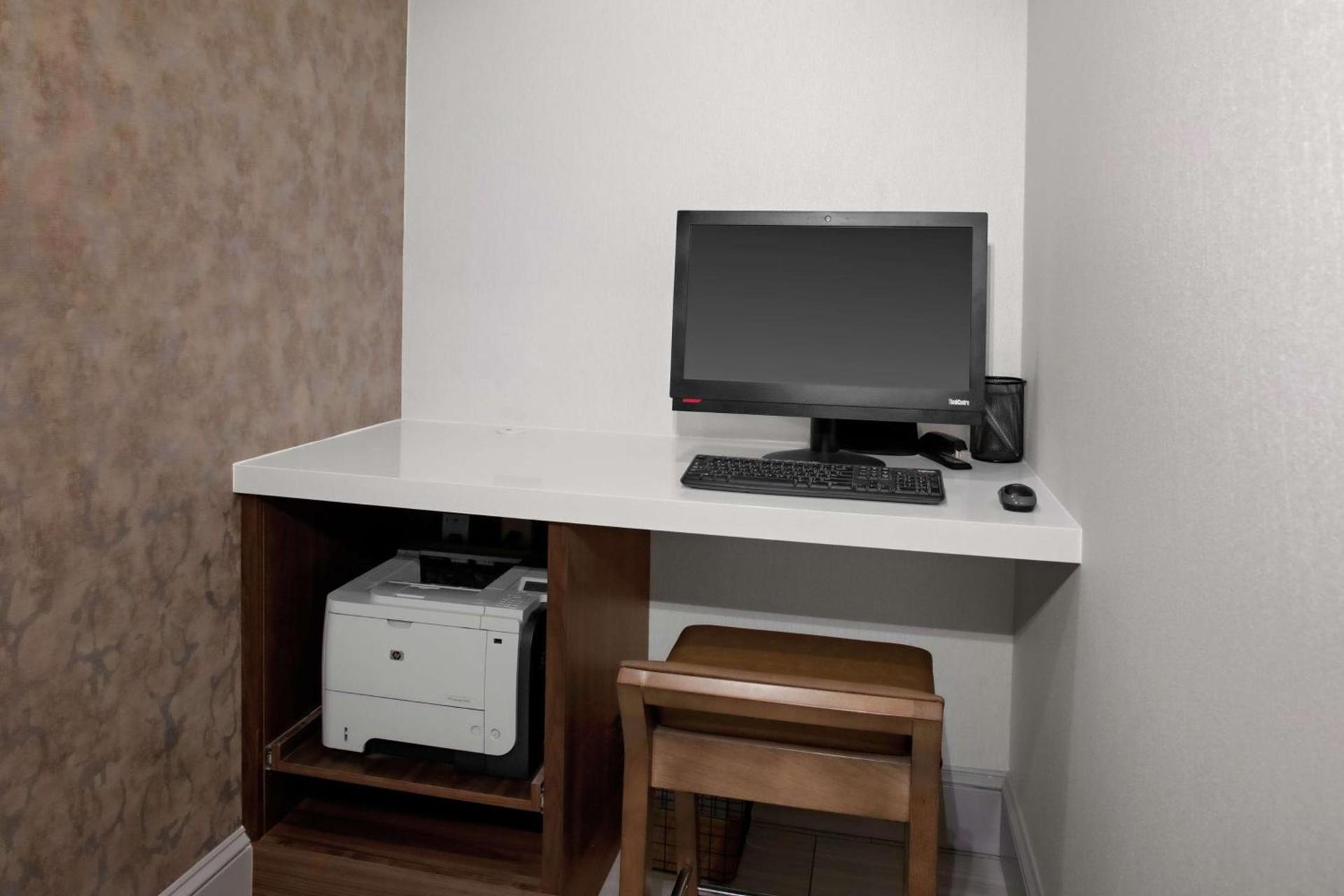 Hilton Garden Inn Atlanta Perimeter Center photo 35