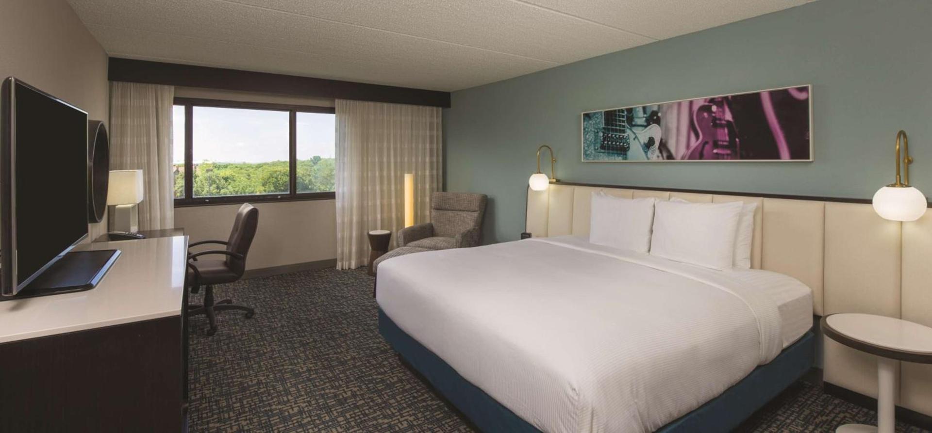 DoubleTree by Hilton Austin Northwest - Arboretum photo 9