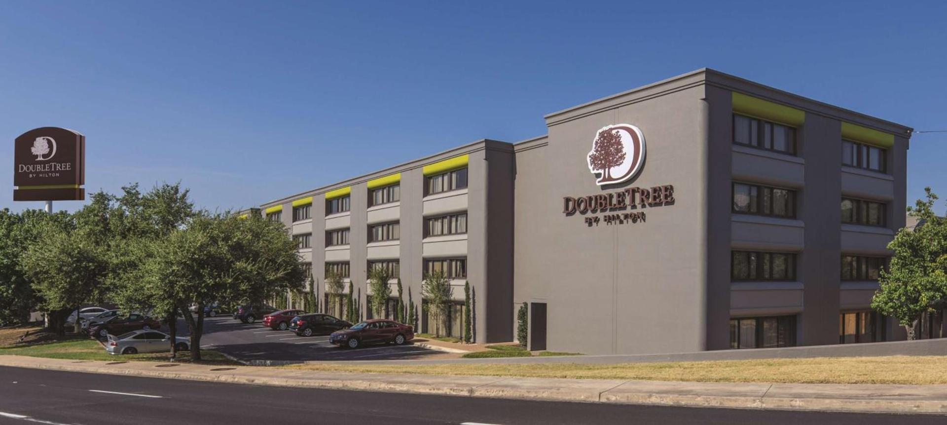 DoubleTree by Hilton Austin Northwest - Arboretum photo 2