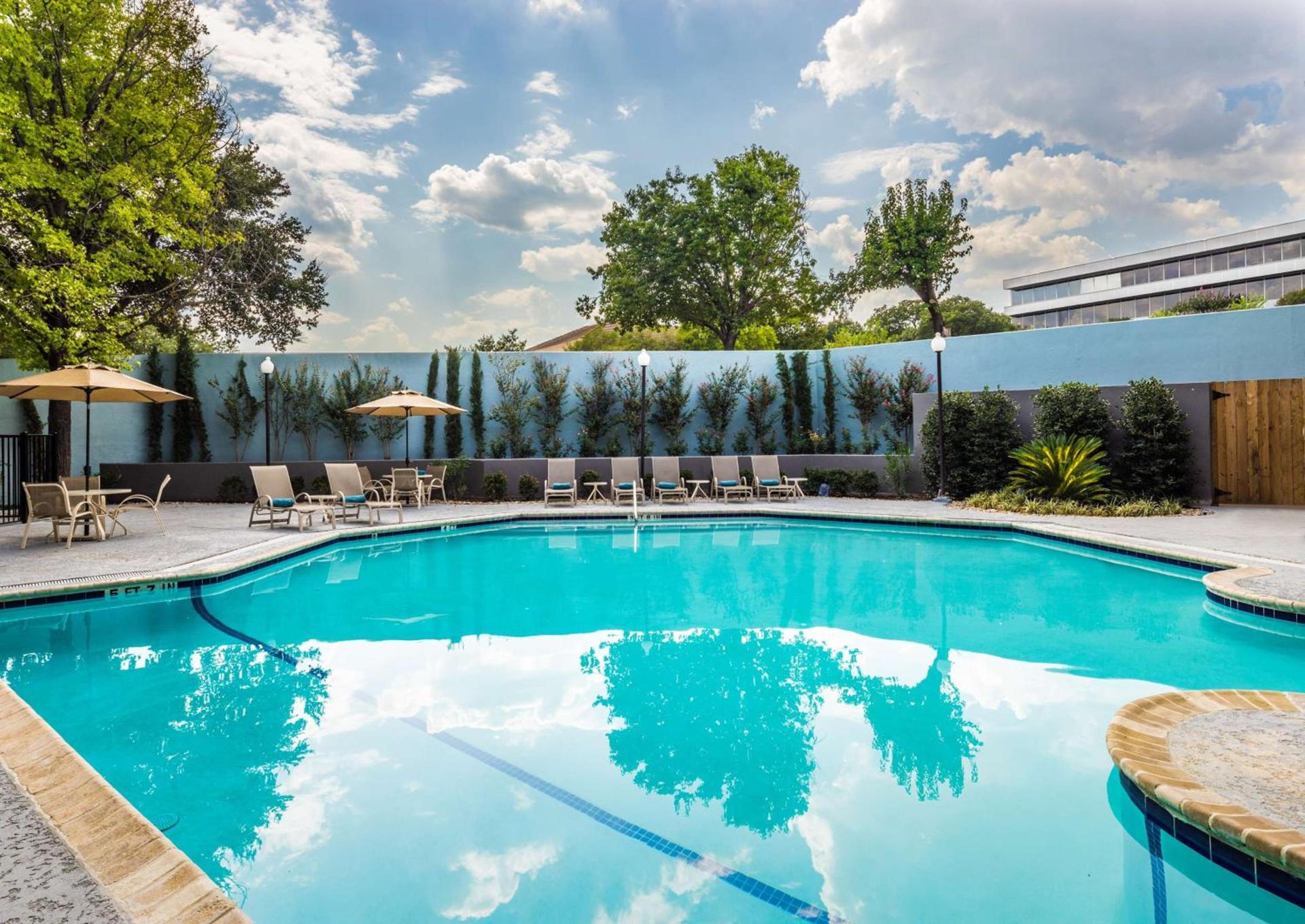 DoubleTree by Hilton Austin Northwest - Arboretum photo 3