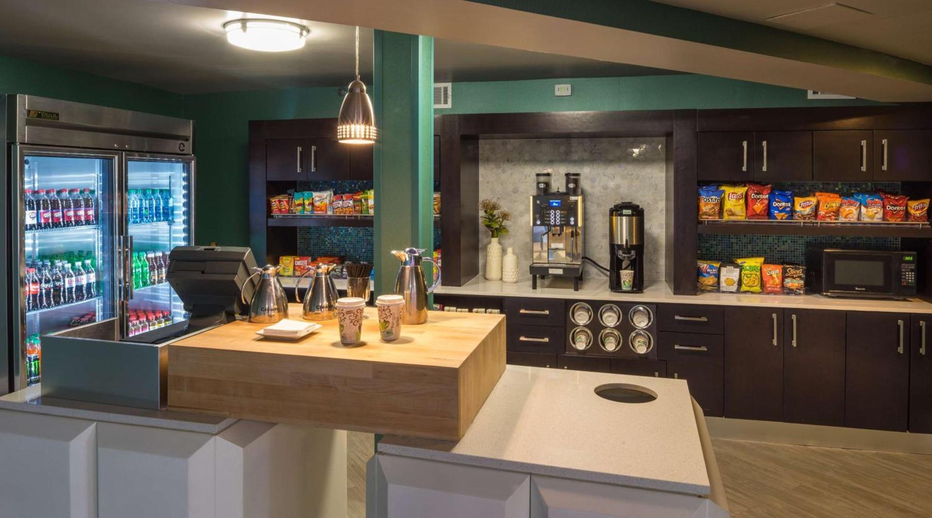 DoubleTree by Hilton Austin Northwest - Arboretum photo 4