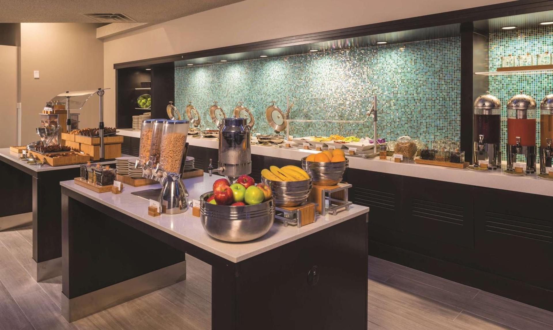 DoubleTree by Hilton Austin Northwest - Arboretum photo 6