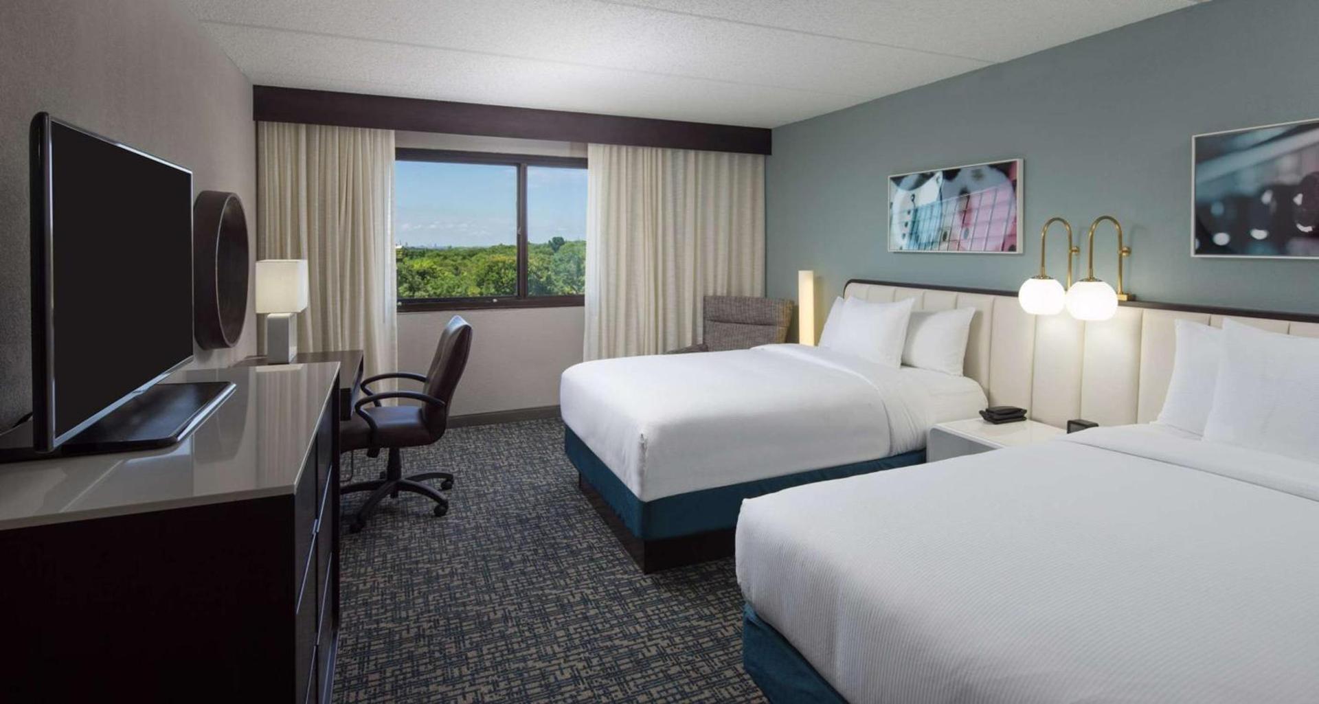 DoubleTree by Hilton Austin Northwest - Arboretum photo 11