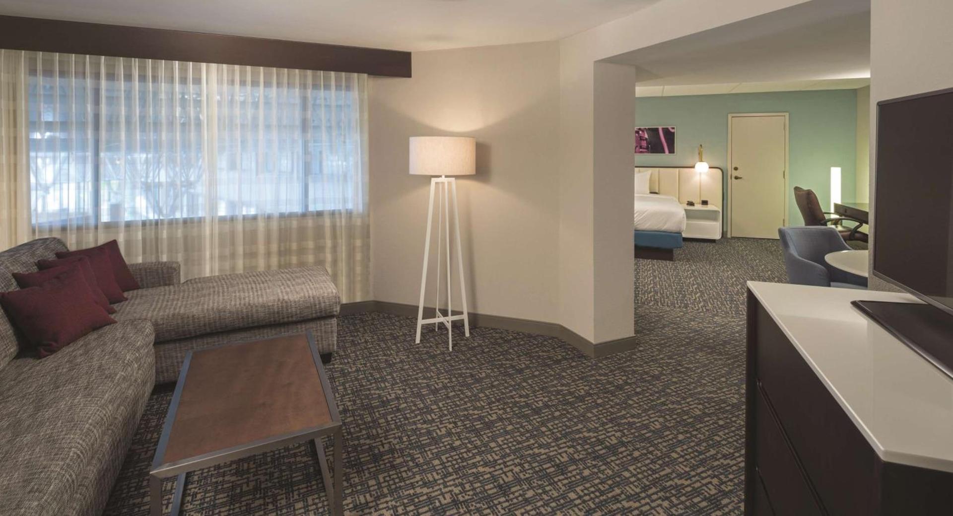 DoubleTree by Hilton Austin Northwest - Arboretum photo 12