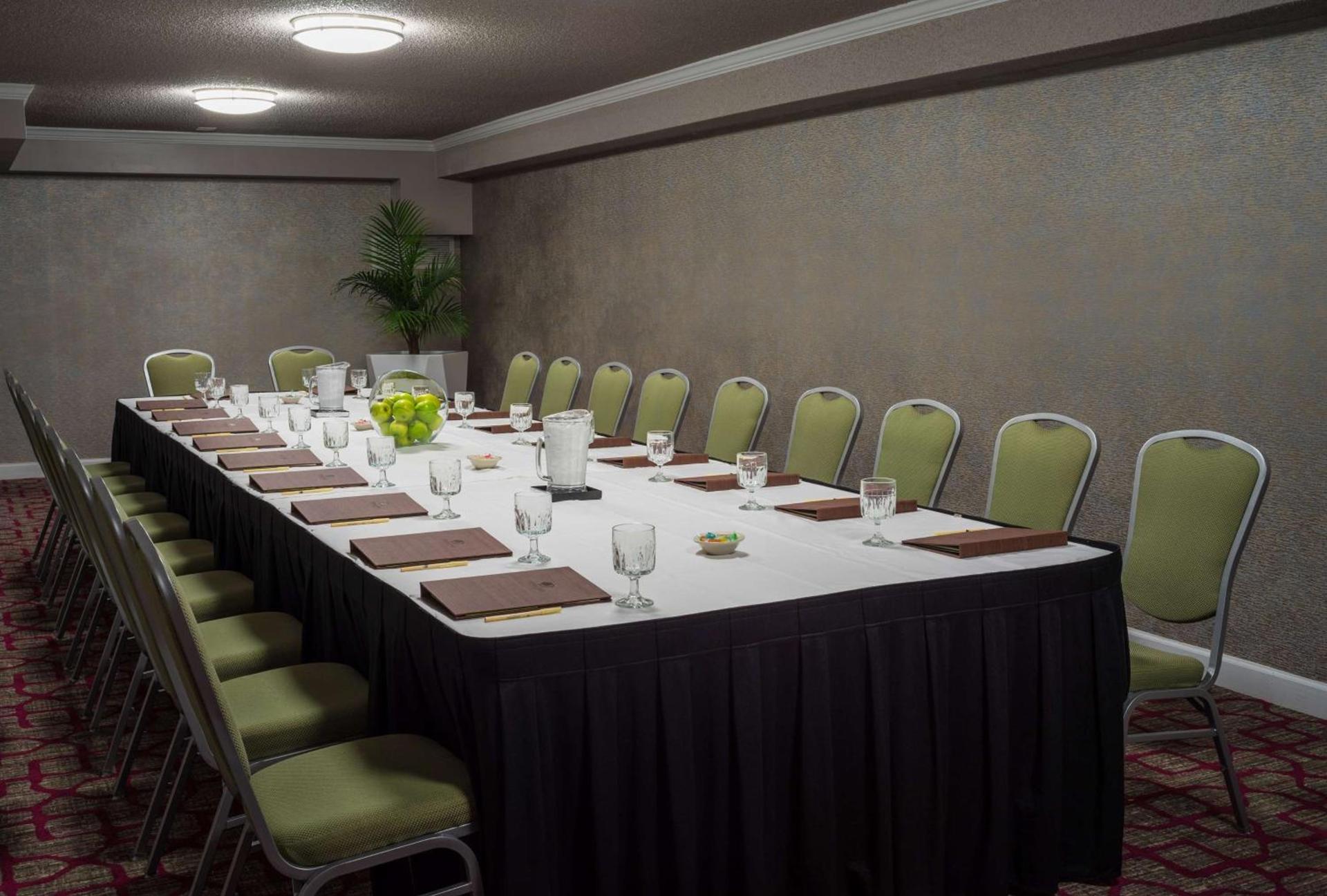 DoubleTree by Hilton Austin Northwest - Arboretum photo 16