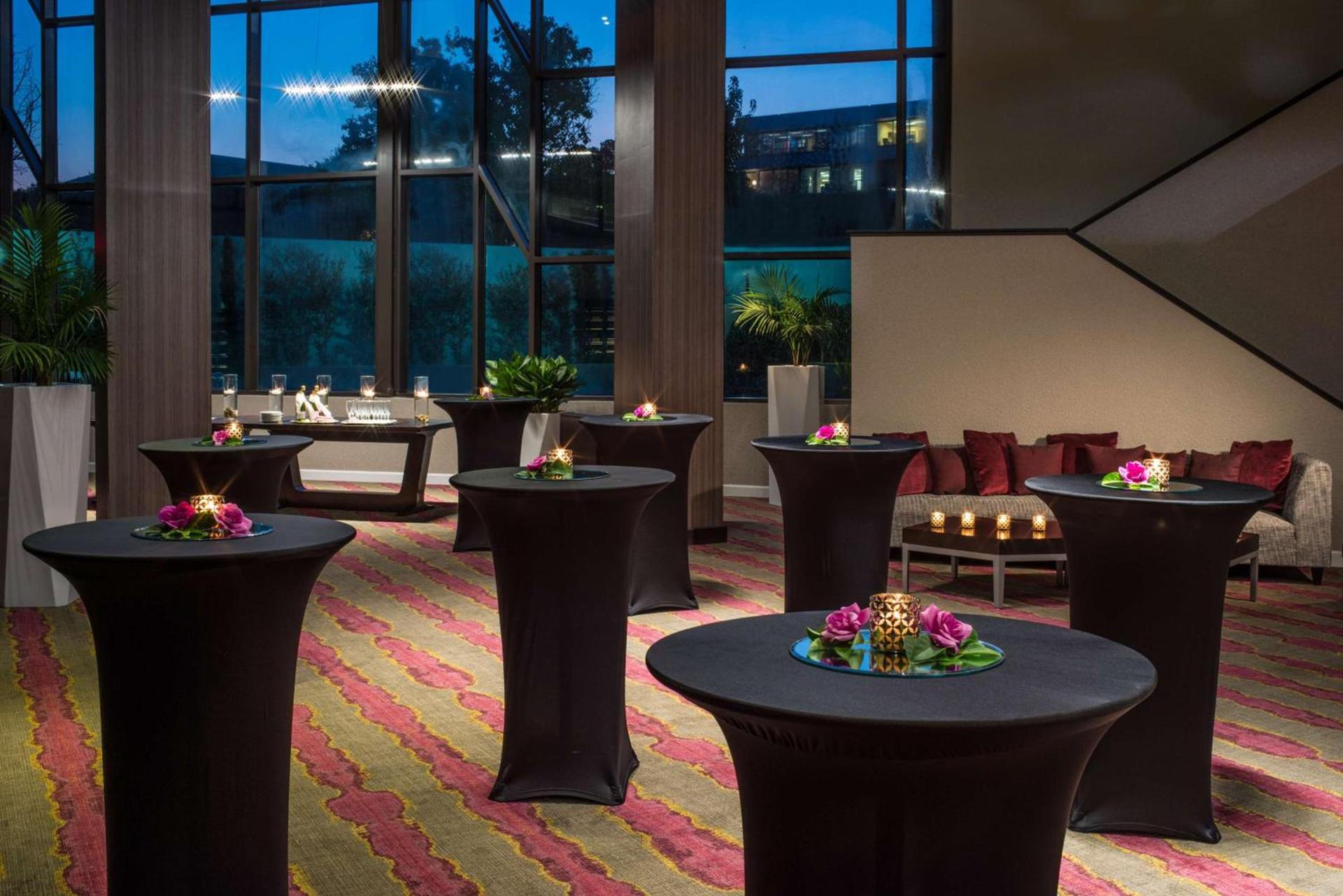 DoubleTree by Hilton Austin Northwest - Arboretum photo 17
