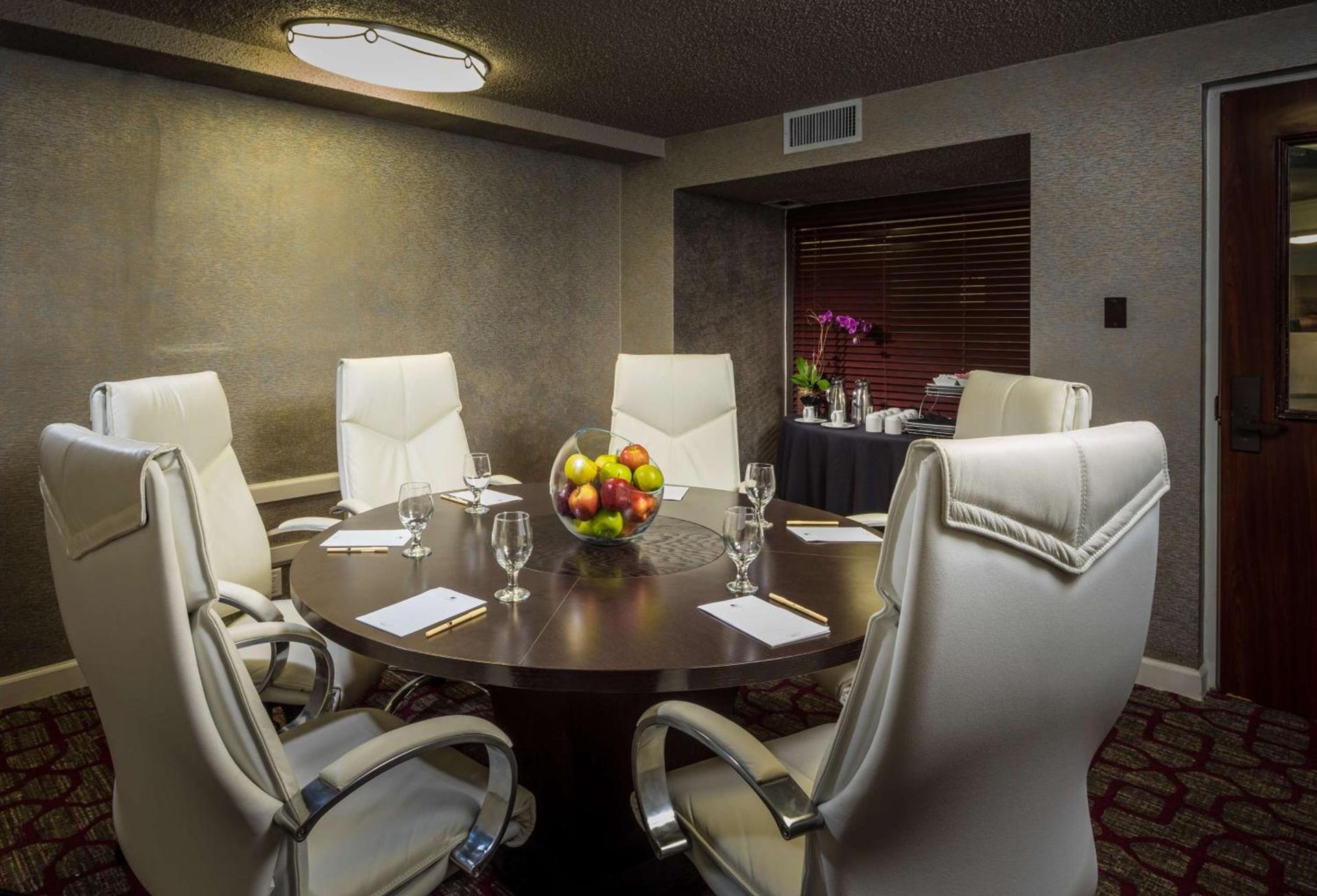 DoubleTree by Hilton Austin Northwest - Arboretum photo 18