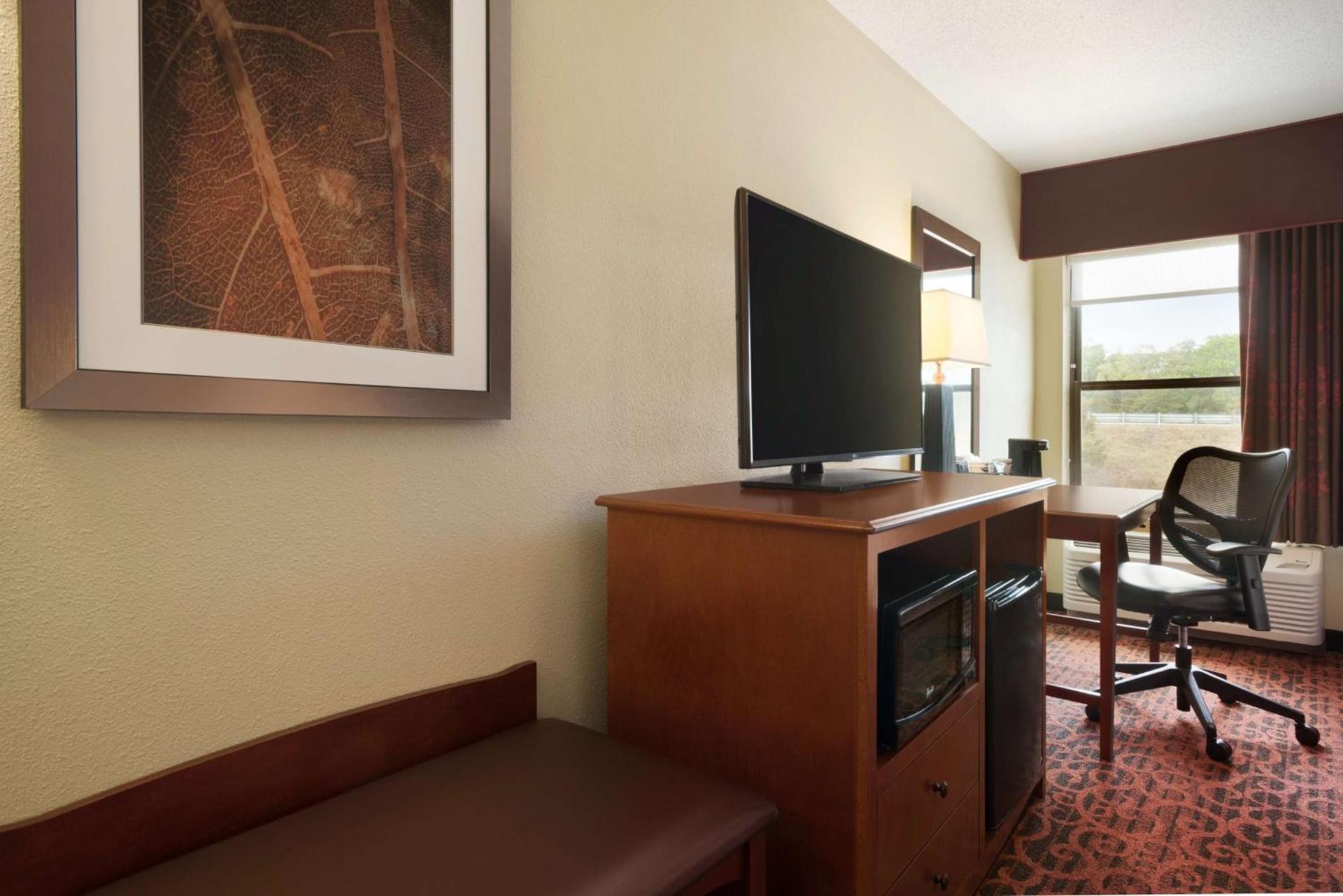 Hampton Inn Battle Creek photo 12