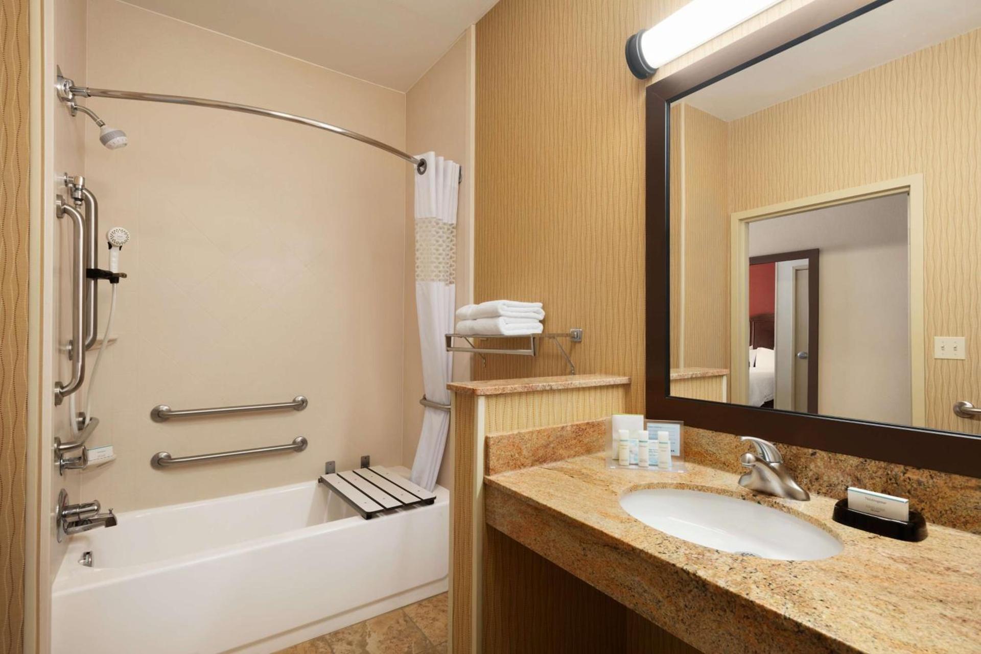Hampton Inn Battle Creek photo 13