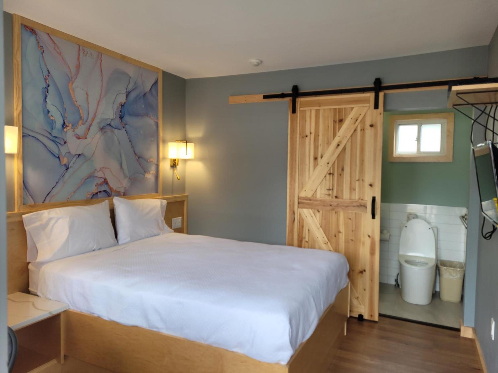 Greenview Inn Riverhead photo 27