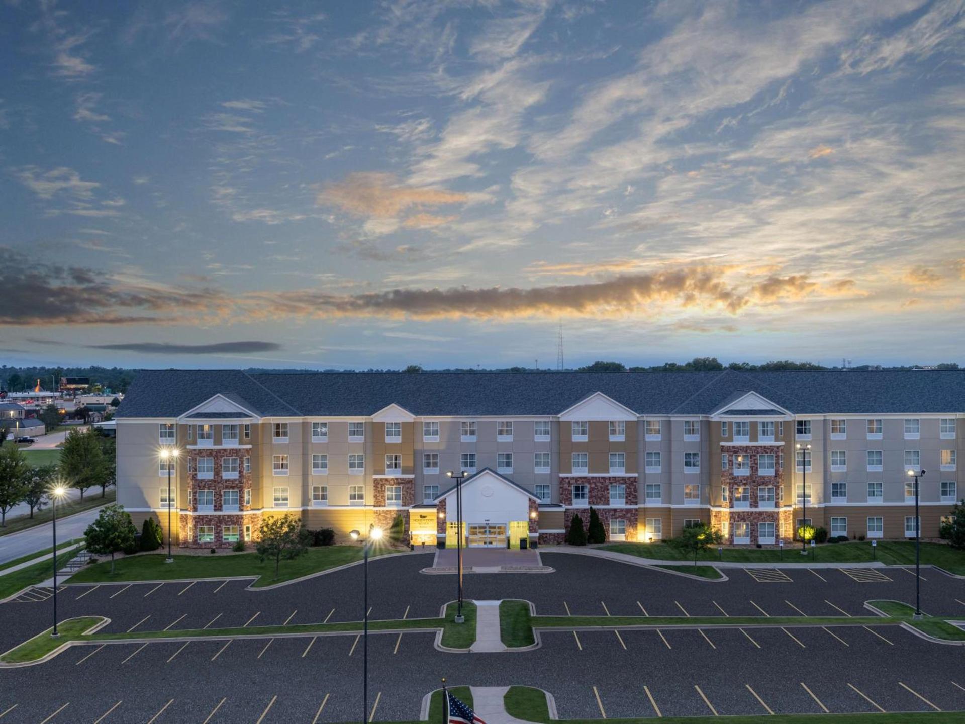 Homewood Suites by Hilton Cedar Rapids-North photo 1