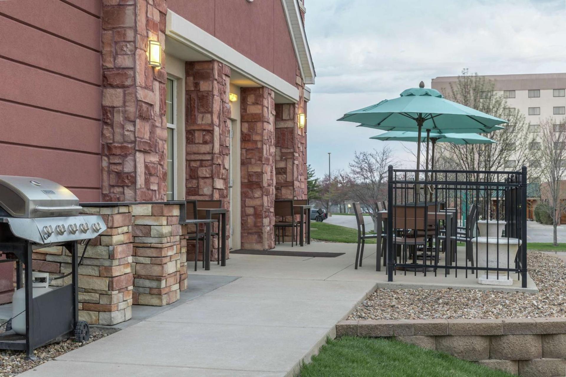 Homewood Suites by Hilton Cedar Rapids-North photo 3
