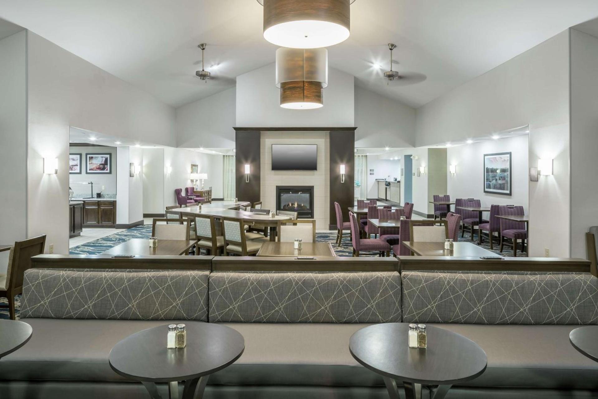Homewood Suites by Hilton Cedar Rapids-North photo 5