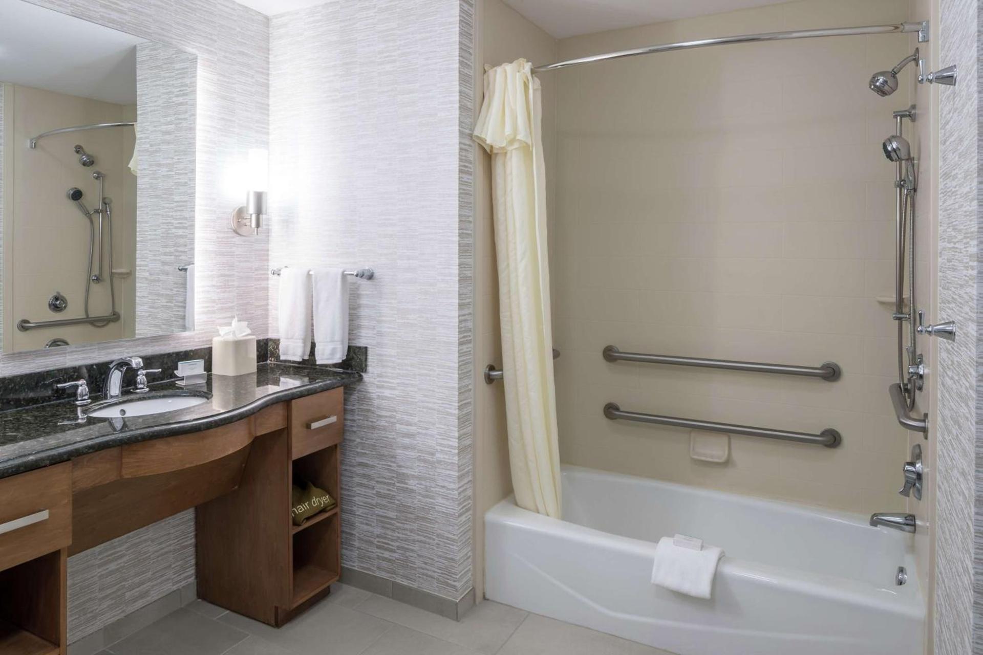 Homewood Suites by Hilton Cedar Rapids-North photo 10