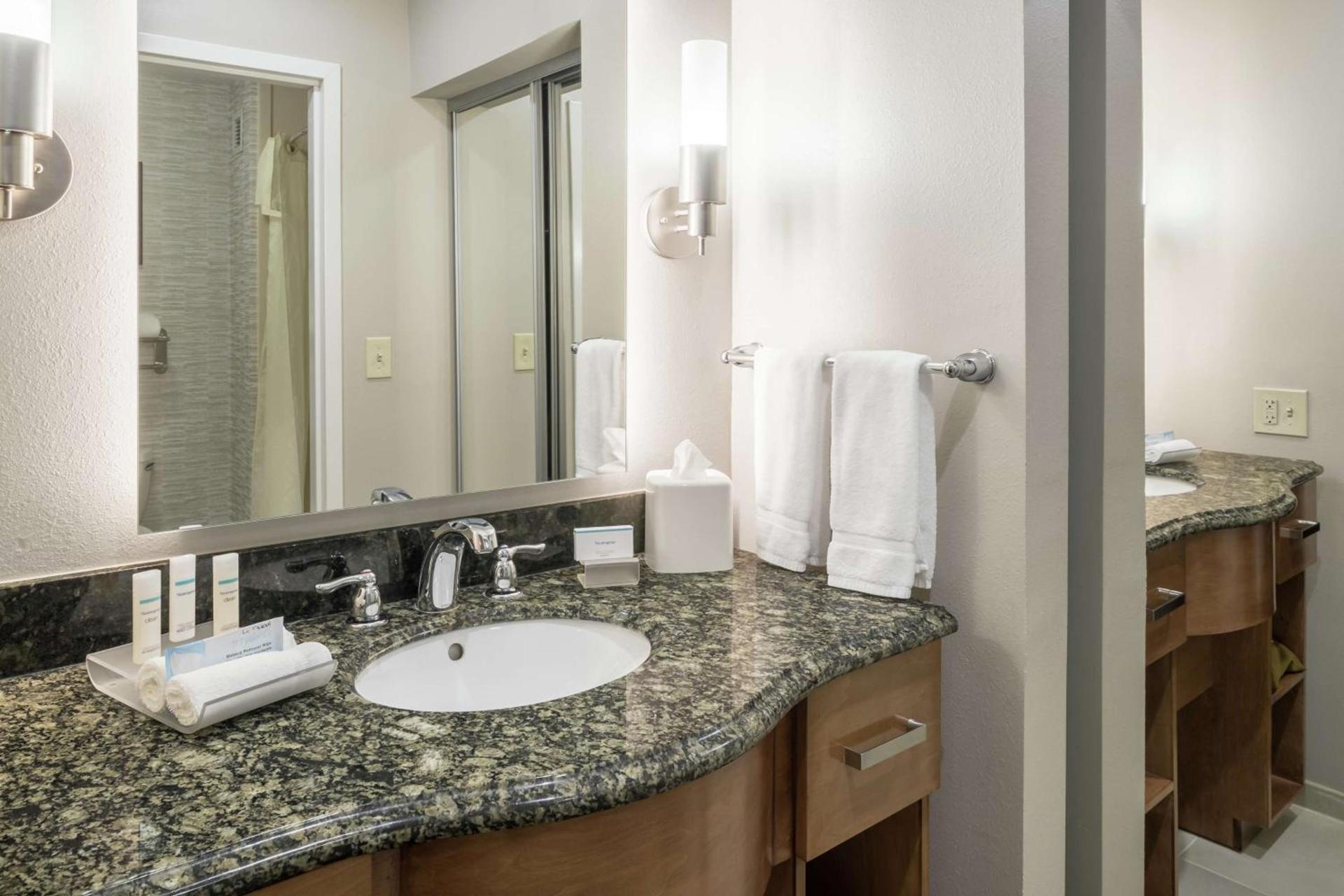 Homewood Suites by Hilton Cedar Rapids-North photo 14