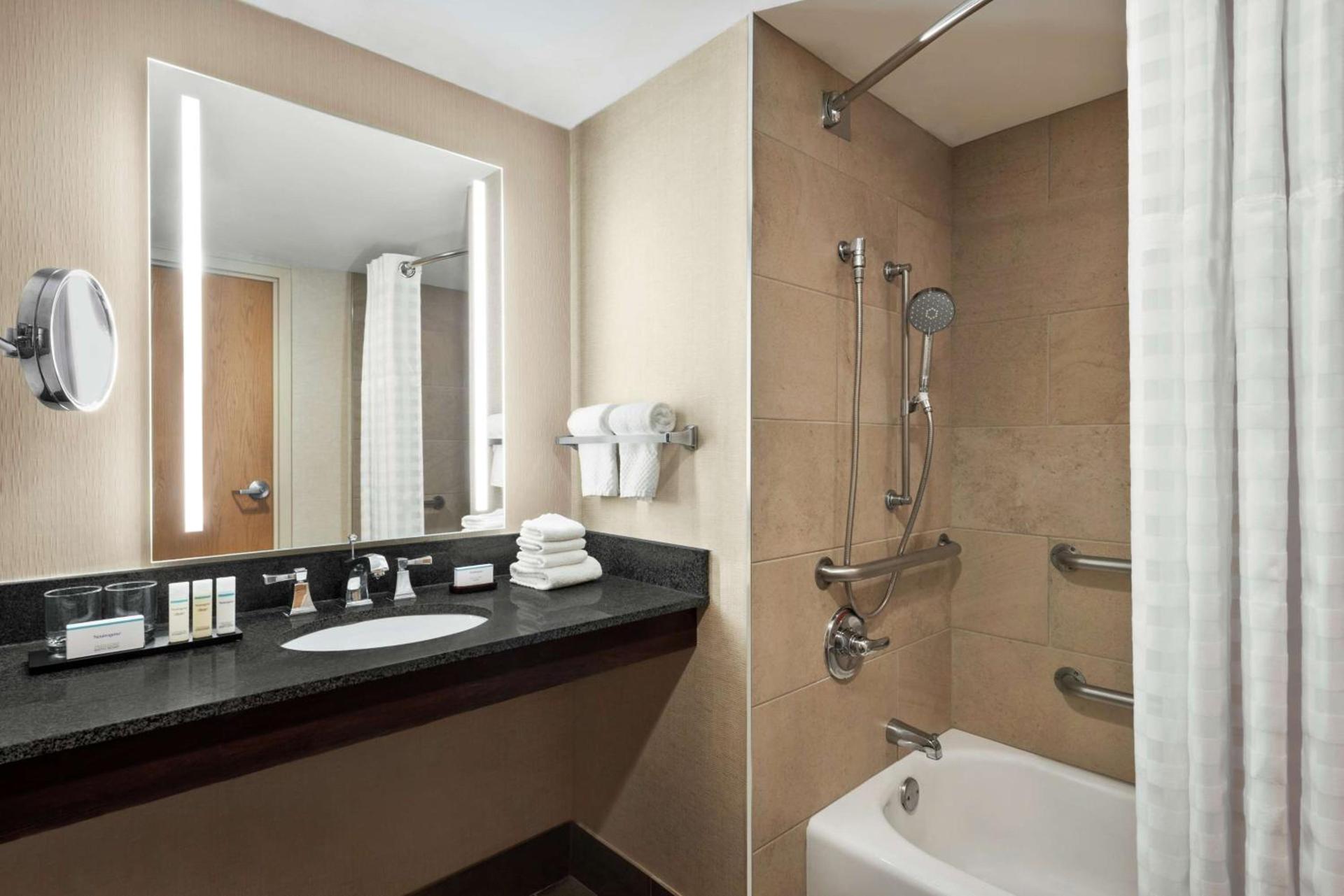 Embassy Suites by Hilton Columbus Dublin photo 17