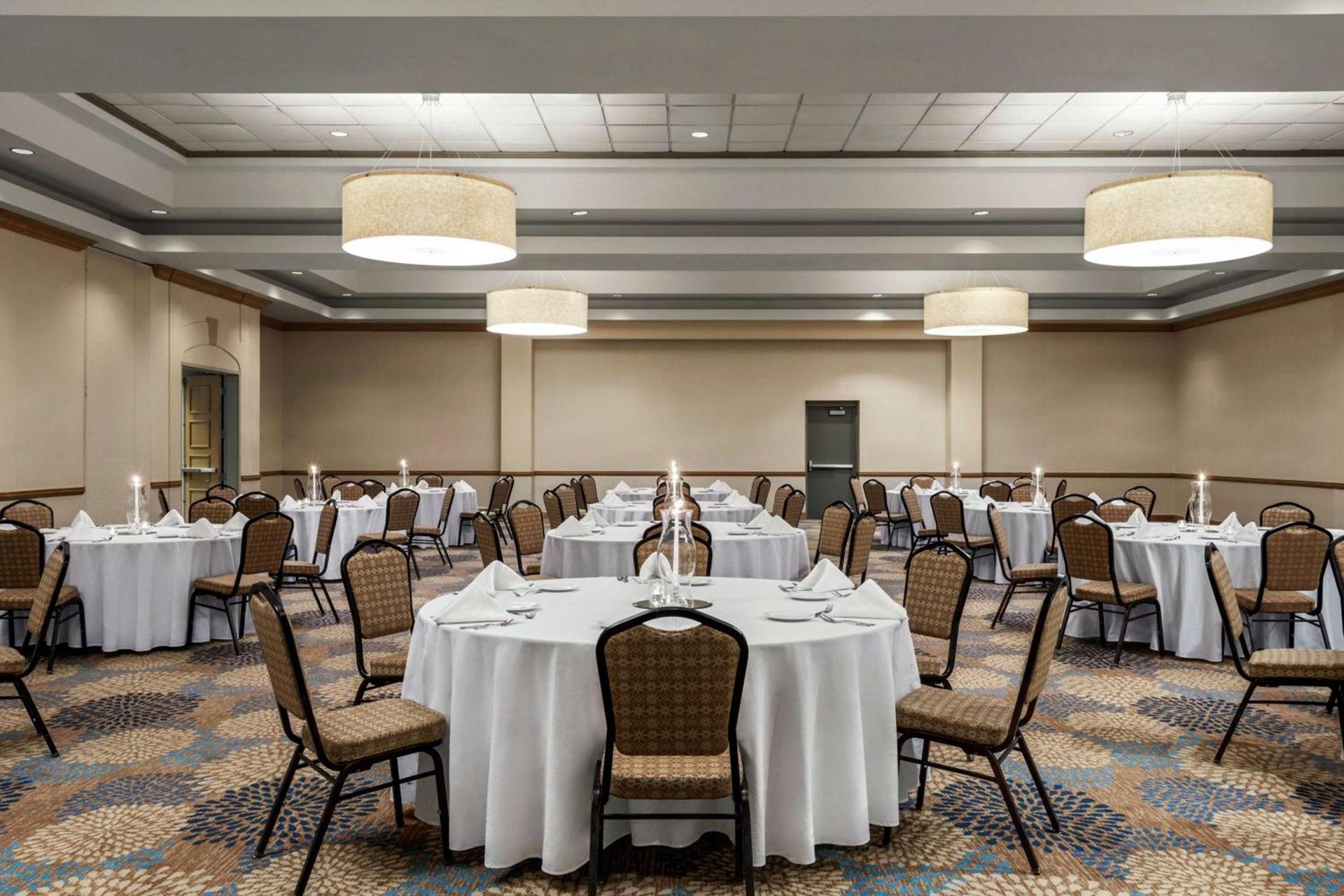 Embassy Suites by Hilton Columbus Dublin photo 36