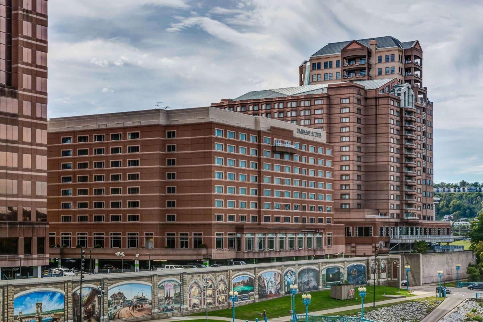 Embassy Suites Cincinnati - RiverCenter — hotel in Covington