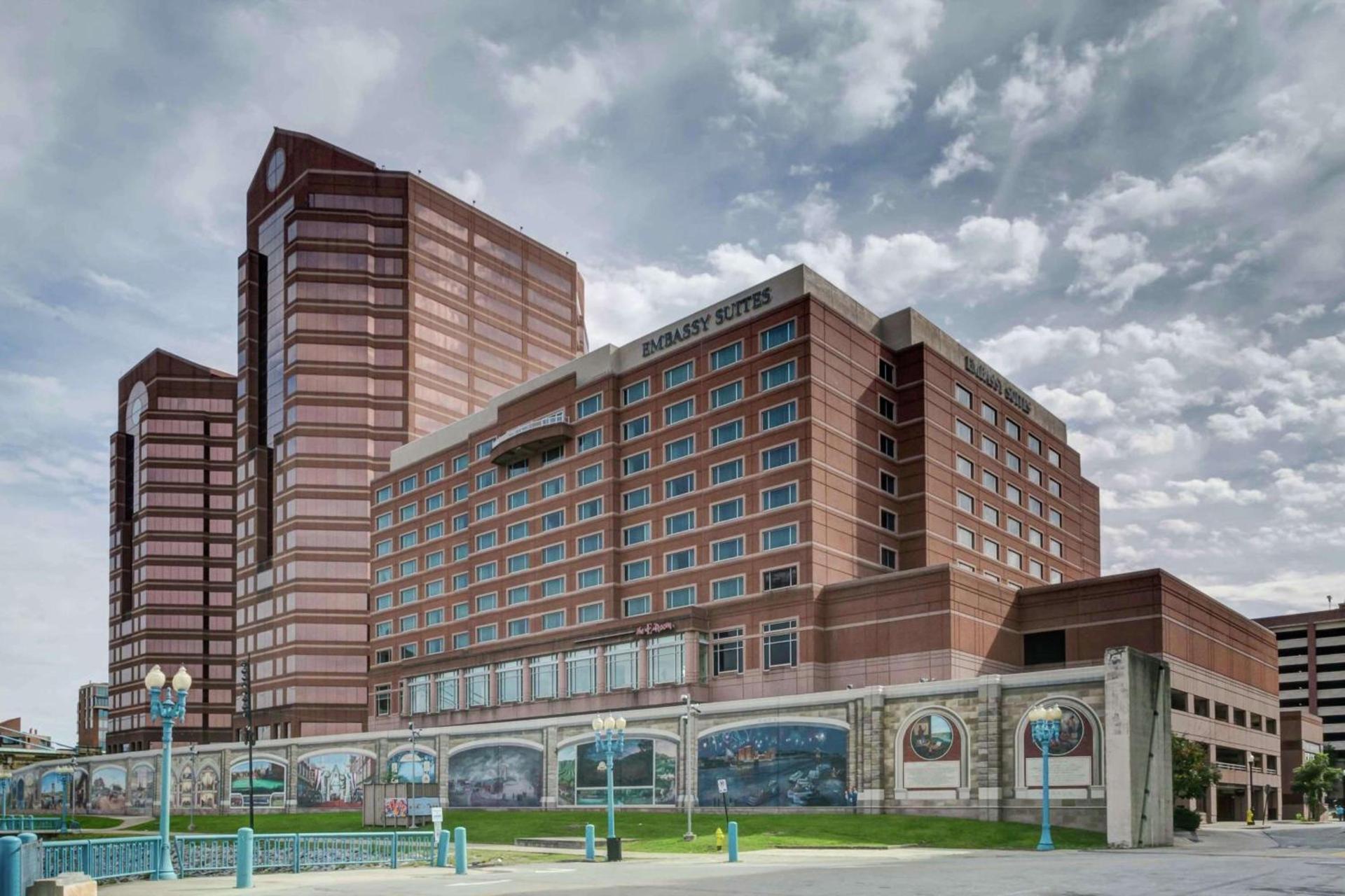Embassy Suites Cincinnati - RiverCenter photo 7