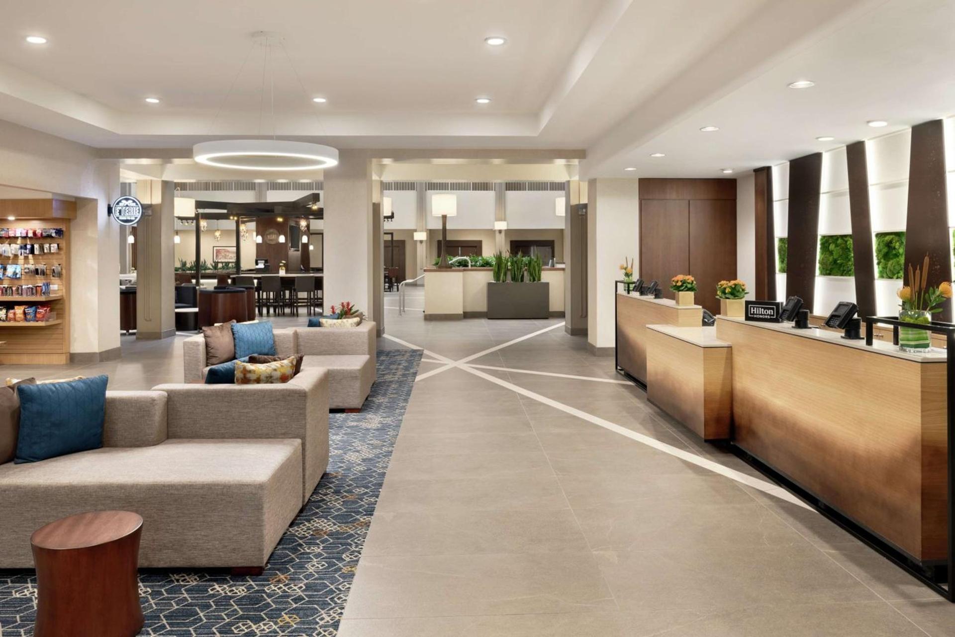 Embassy Suites Cincinnati - RiverCenter photo 12