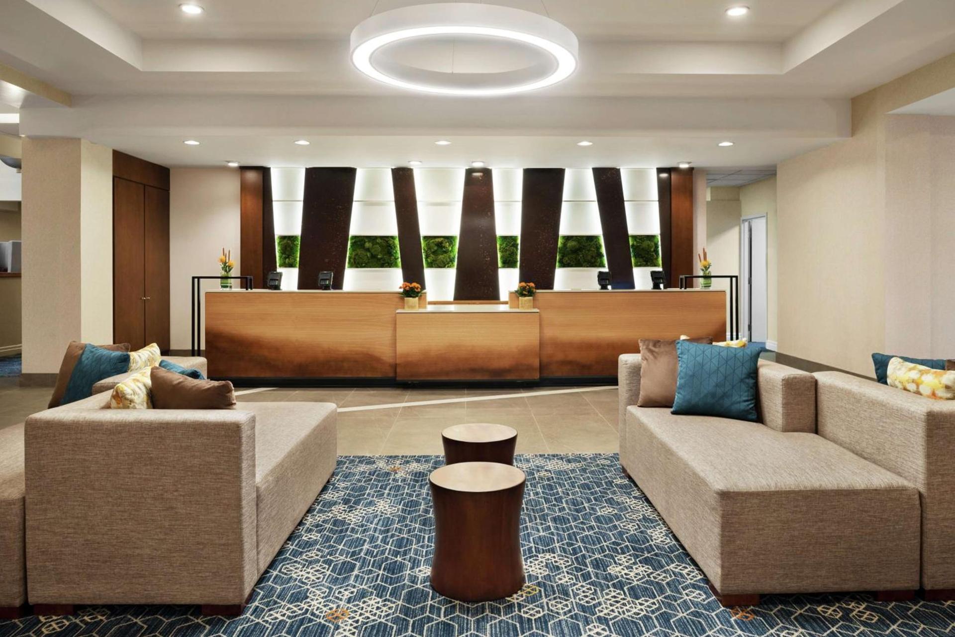 Embassy Suites Cincinnati - RiverCenter photo 13