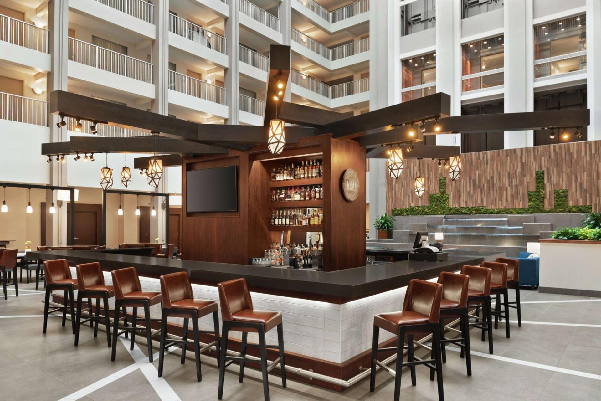 Embassy Suites Cincinnati - RiverCenter photo 14